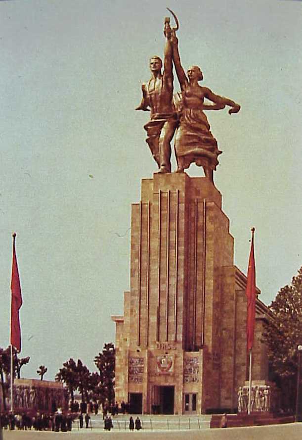Рис. 1. Павильон СССР на Всемирной выставке в Париже 1937 года. Архитектор Б.М. Иофан, скульптор В.И. Мухина
