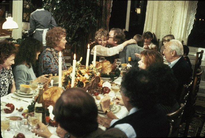 Рис. 1. День благодарения. Кадр из фильма «Ханна и ее сестры», реж. Вуди Аллен.